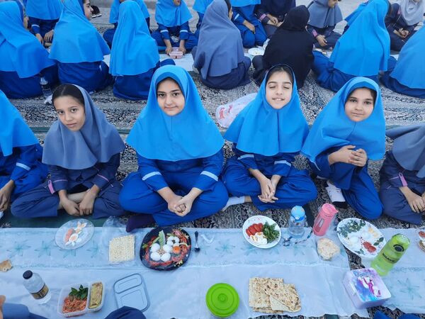 تخم مرغ، قهرمان کوچک سفره‌ها: جشنواره‌ای پرنشاط در دبستان دخترانه ام البنین