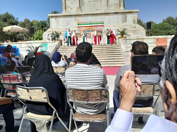 همایش کودک و شاهنامه در آرامگاه فردوسی 