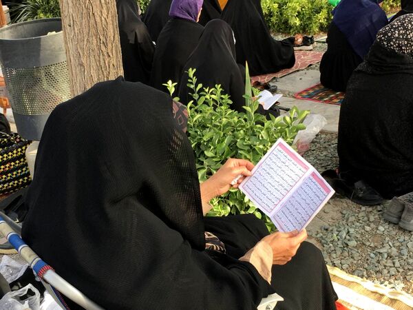 برپایی مراسم دعای عرفه در گلستان شهدای اصفهان