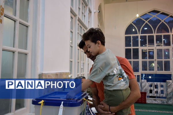 حضور پرشور حماسه سازان نهم دی در چهاردهمین دوره انتخابات ریاست جمهوری 