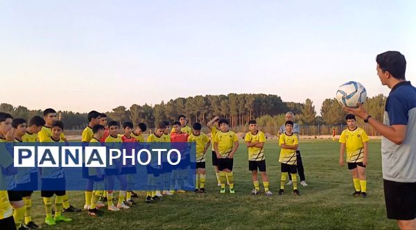 راه اندازی مدرسه فوتبال پسران باشگاه پر سیمرغ شهر حبیب آباد