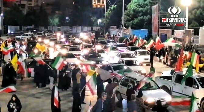 حضور بی نظیر مردم در میدان کوثر