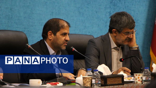 نشست ستاد ساماندهی امور جوانان استان یزد به ریاست استاندار  یزد