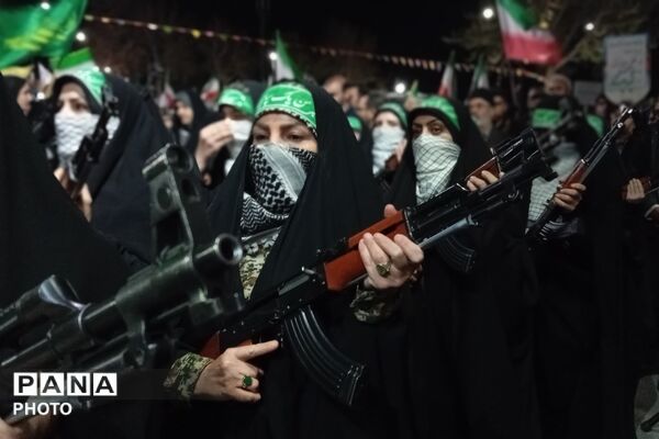 بانوان در خط مقدم حضور مردمی؛ گزارش تصویری رژه حماسی جان‌فدا