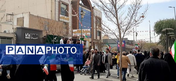 جلوه هایی از راهپیمایی جشن پیروزی انقلاب در شهر قم