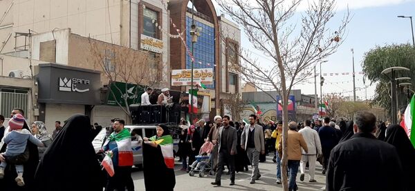 جلوه هایی از راهپیمایی جشن پیروزی انقلاب در شهر قم