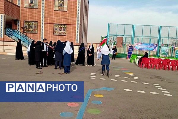 افتتاح زمین چمن مصنوعی آموزشگاه دخترانه شاهد فرهنگ همزمان با جشن ۲۲ بهمن