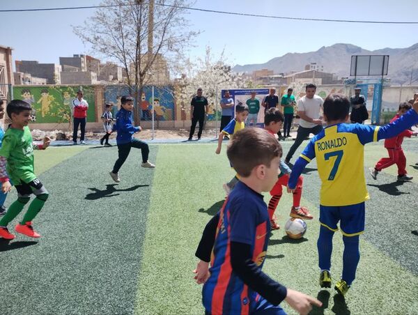 اجرای طرح شهید خرازی ( آزادسازی فضای ورزشی) در دبستان پیامبراعظم ( ص) شهرستان فیروزکوه 