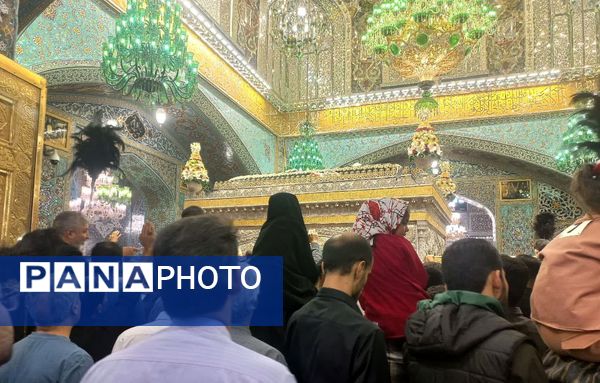 سیل عظیم زائران و مجاوران حرم امام رضا (ع) در روز آغاز امامت حضرت مهدی (عج)