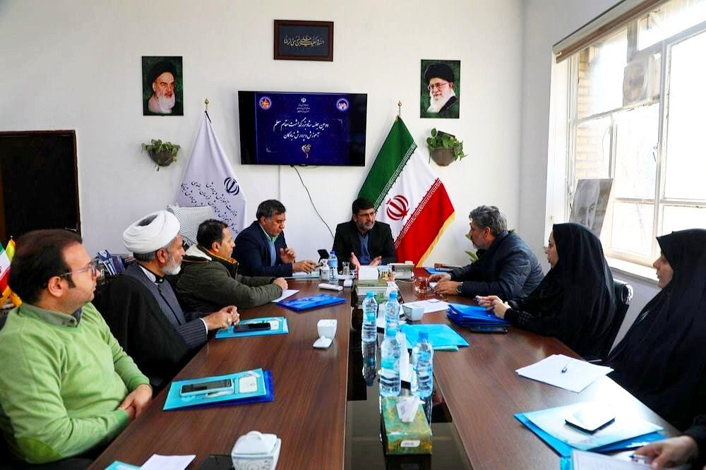 تمامی معلمان نمونه و شایسته هستند