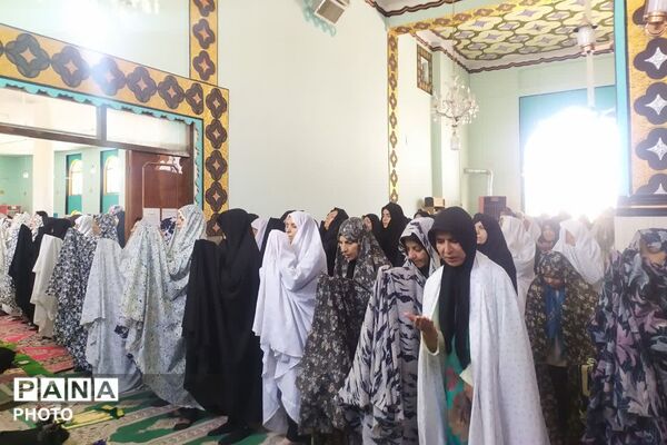 حضور بانوان لپویی در عزاداری و نماز ظهر عاشورا