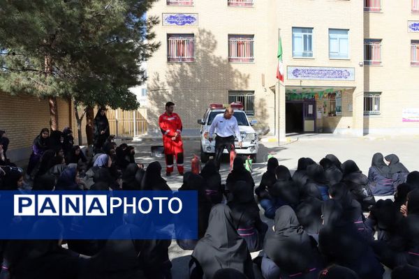 آموزش رایگان اطفای حریق برای ۹۹ دانش‌آموز ماهدشت کرج