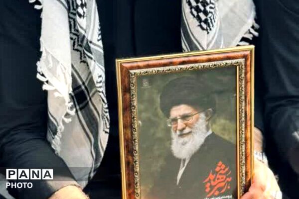 وداعی تاریخی در پایتخت ،پیکر رهبر انقلاب بر دوش ملت ایران