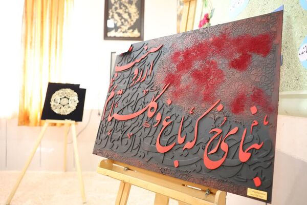 بازدید مدیر کل میراث فرهنگی، گردشگری و صنایع دستی فارس از نمایشگاه آثار هنرمندان در رشته های تابلو فرش و سفال