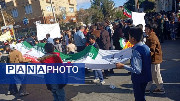 جوشش حماسه در گام های کوچک دانش آموزان امروز سفیران فردا