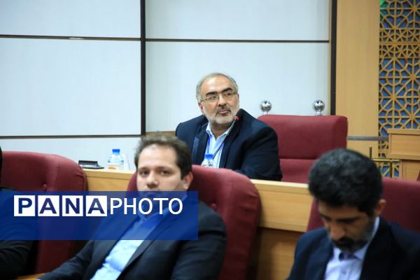 نشست صمیمی مدیران رسانه با استاندار قم