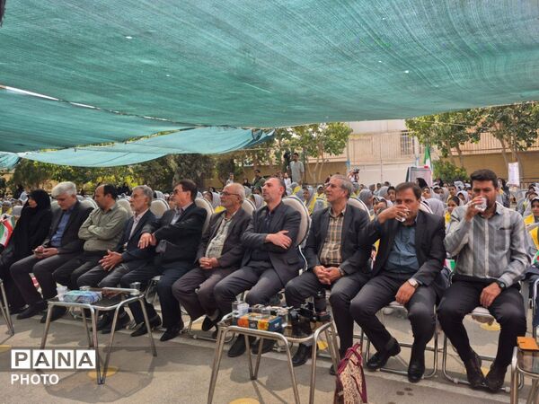 جشن عاطفه‌ها؛ روایت مهربانی و همدلی در دبستان دخترانه حاج حسین اسدی ناحیه ۶