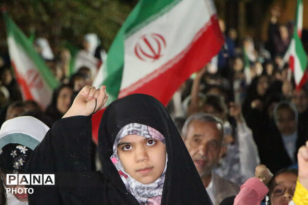 جشن روز دختر در ورودی باغ دولت آباد یزد