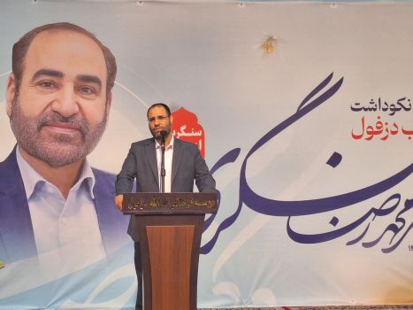 معلم علمدار مبارزه با جهل و میاندار روشنایی است
