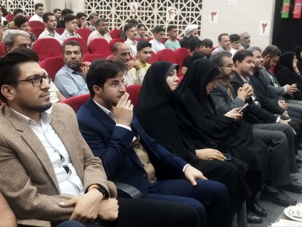 جشن ستارگان دانش‌آموزی در تالار شهرداری دولت‌آباد شهرستان برخوار 