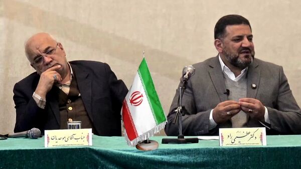 نشست صمیمی مسئولان با اهالی مسجد و محله فلاحی مشهد