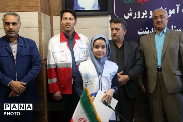 تجلیل از برگزیدگان کشوری پویش‌های «رمضان پویا» و «سفیر سلامت» در پاکدشت