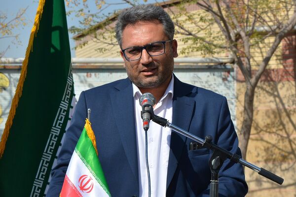 حاج مجید خوئی و بانو کمپانی، سازندگان ۹ کلاس جدید برای دختران بهارستانی