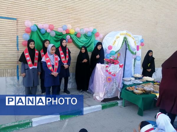 جشن ولادت حضرت زینب(س) و بزرگداشت روز پرستار در دبستان تکتم