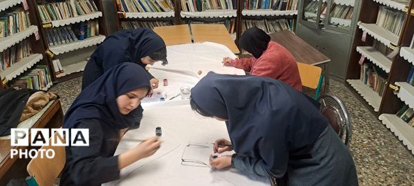  نقاشی همگانی با موضوع «ایرانِ قوی» در دبیرستان اهل‌البیت ناحیه 4 کرج 