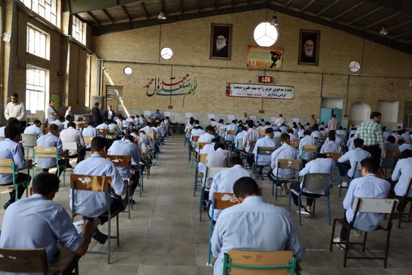 بازدید مدیرکل آموزش و پرورش از برگزاری امتحانات نهایی در یزد