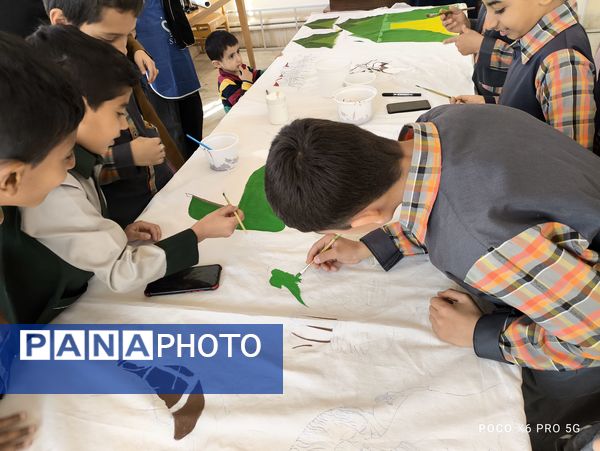 نقاشی همگانی توسط دانش‌آموزان دبستان شهید پسندیده فدافن