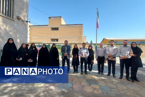 گرامیداشت مقام آتش‌نشان در دبیرستان نمونه دولتی شهیدی باقرشهر 