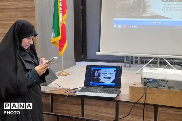  کارگاه تفکر دیزاین در تولید اکسسوری چرمی با حضور هنرجویان و هنرآموزان هنرستان‌های ملارد