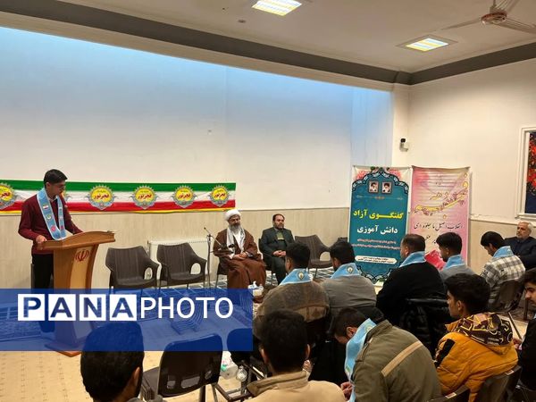 دیدار نمایندگان تشکل‌های دانش‌آموزی مدارس پسرانه مقطع متوسطه دوم کاشمر با امام جمعه