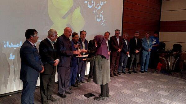 همایش بزرگداشت مقام معلم آموزش و پرورش ناحیه 2 زنجان