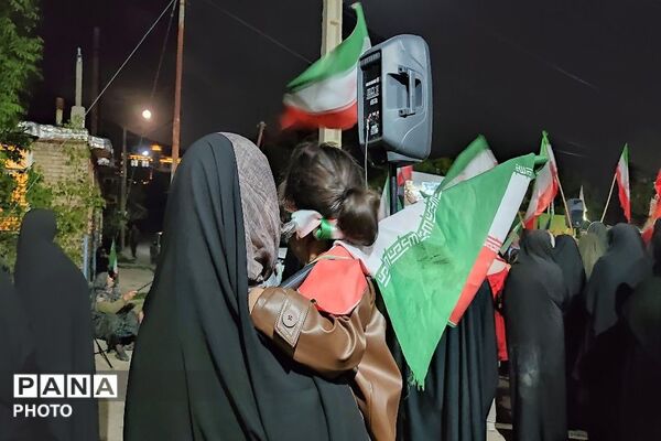 یک دنیا شاهد و مبهوت از حضور خیابانی مردم شهر بار