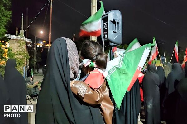یک دنیا شاهد و مبهوت از حضور خیابانی مردم شهر بار