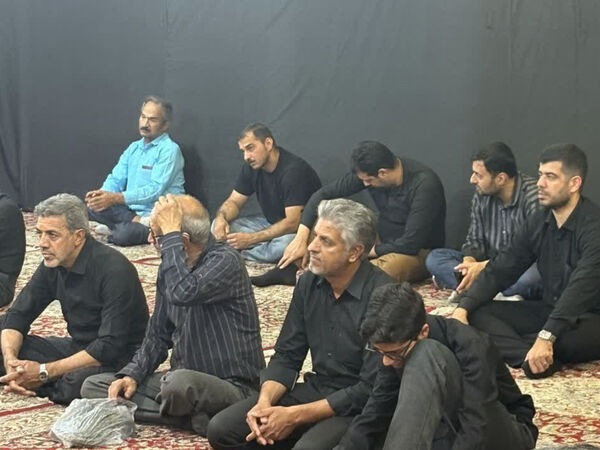 جوانان کاشمری پرچم عزای حسینی را برافراشتند