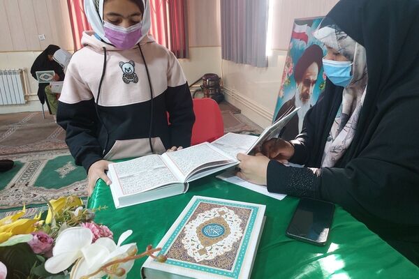 برگزاری مسابقات قرآن عترت و نماز در مدرسه شاهد حضرت معصومه (س)