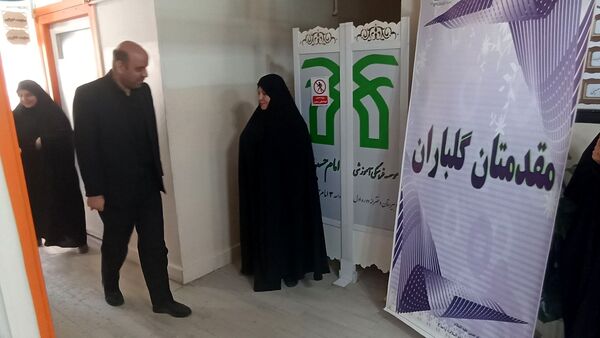 برگزاری نمایشگاه باقرآن تا آسمان در دبیرستان دخترانه امام حسین(ع)