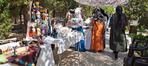 نمایشگاه محصولات دستی بانوان در بوستان نرگس قم