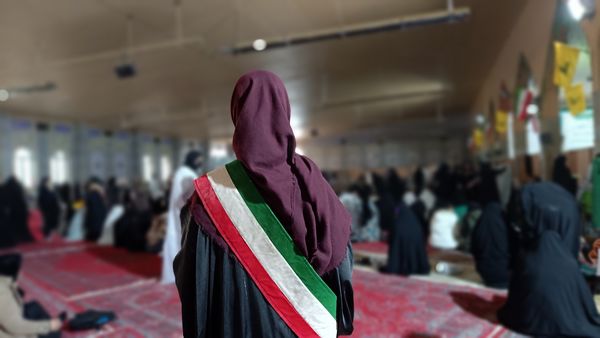 حضور پرشور دانش‌آموزان و فرهنگیان در نماز جمعه یاسوج