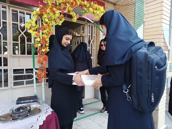 طلوع مهر در هنرستان نیک اندیشان