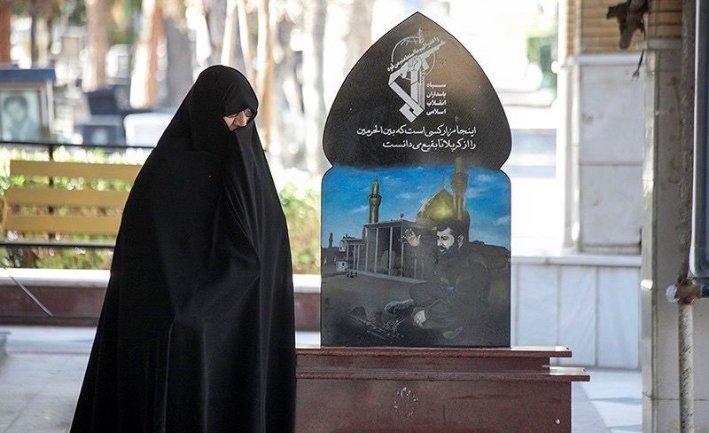 در بزرگداشت یاد شهدا بر اهمیت نقش خانواده‌های آنان بسیار تأکید می‌شود