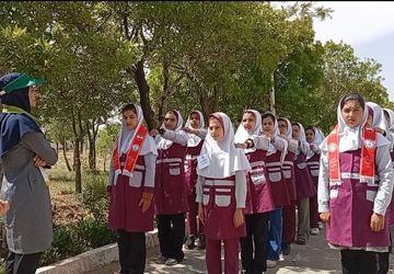 نُمود منش‌ دوستی با طبیعت در اردوی تفریحی پیشتازان دبستان راضیه