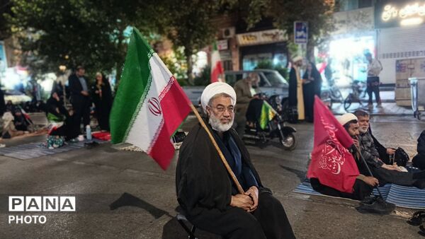 اجتماعات شبانه در حسینیه امام خمینی(ره) نیشابور به یاد رهبر شهید