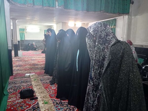 برگزاری نماز صد رکعتی در روستای گزکوه