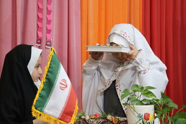 رونمایی از کتاب «یاددهی در عمل» در مدرسه ایمان رباط‎‌کریم