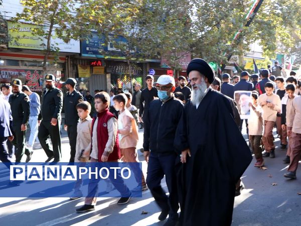 خروش یک‌صدا در حمایت از آرمان‌های انقلاب