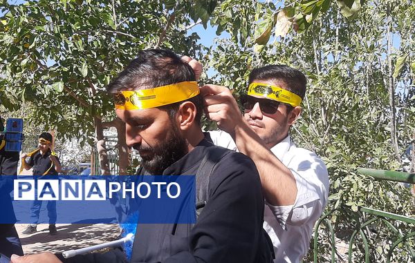  کاروان زائرین پیاده دانش‌آموزی در نیشابور